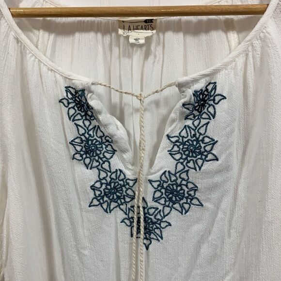 L.A. Hearts white v-neck blouse - Picture 4 of 7